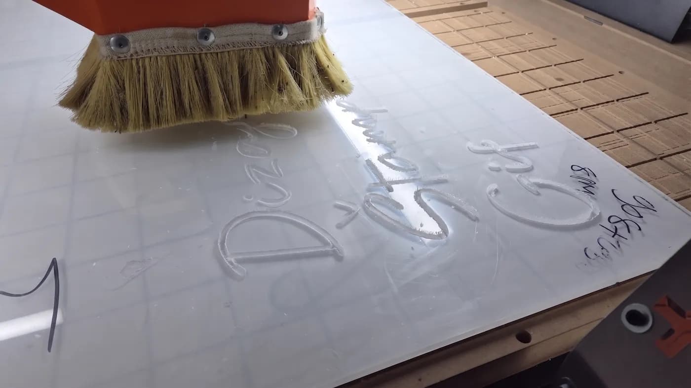 CNC GRAVURA · KLIRIT